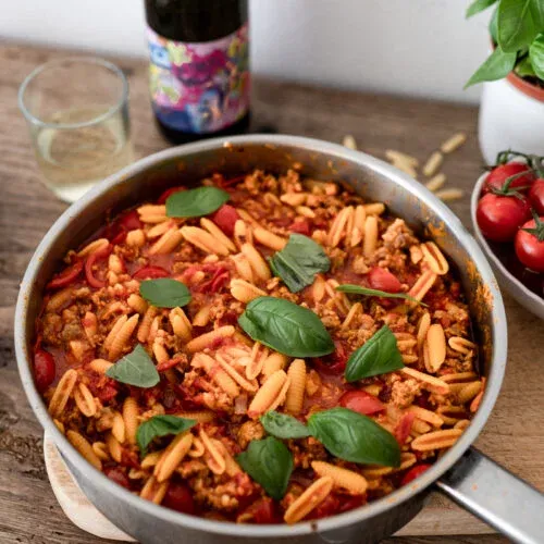 Malloreddus alla Campidanese mit Salsiccia und Tomatensauce