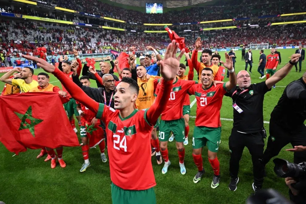 Marokkanische Spieler feiern den historischen Sieg über Portugal im Viertelfinale und den Einzug ins Halbfinale der FIFA WM 2022 in Katar.