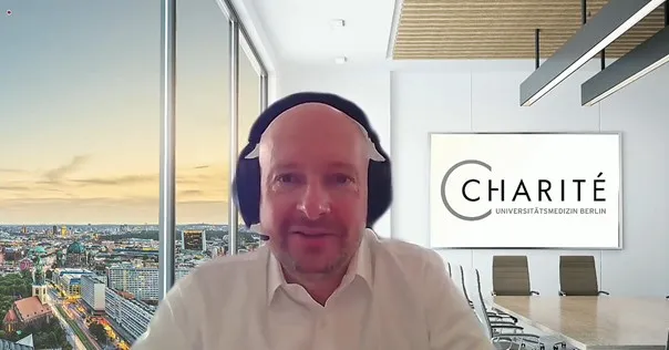 Martin Peuker, CIO der Berliner Charité, während seiner Präsentation zur Digitalisierung im Gesundheitswesen auf der Microsoft Bildung Konferenz