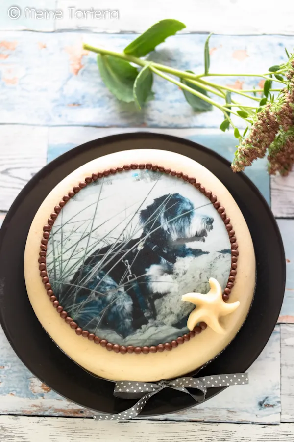 Marzipan-Seestern als Tortendekoration für eine Torte zum 75. Geburtstag, einfach selbst gemacht