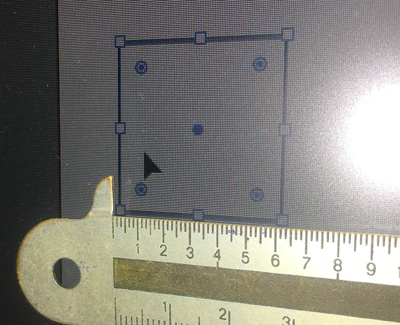 Messung eines 72x72 Pixel großen Quadrats in Adobe Illustrator, das einem Zoll auf einem physischen Lineal entspricht.