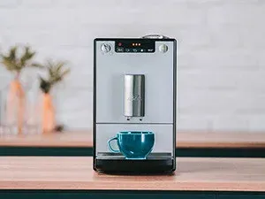 Nahaufnahme des Bedienfelds eines Melitta Solo Kaffeevollautomaten.