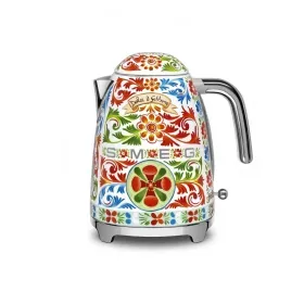 Nahaufnahme des Smeg KLF03DGEU Wasserkochers mit sizilianischen Motiven