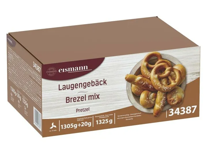 Nahaufnahme von gebackenem Laugengebäck mit Hagelsalz