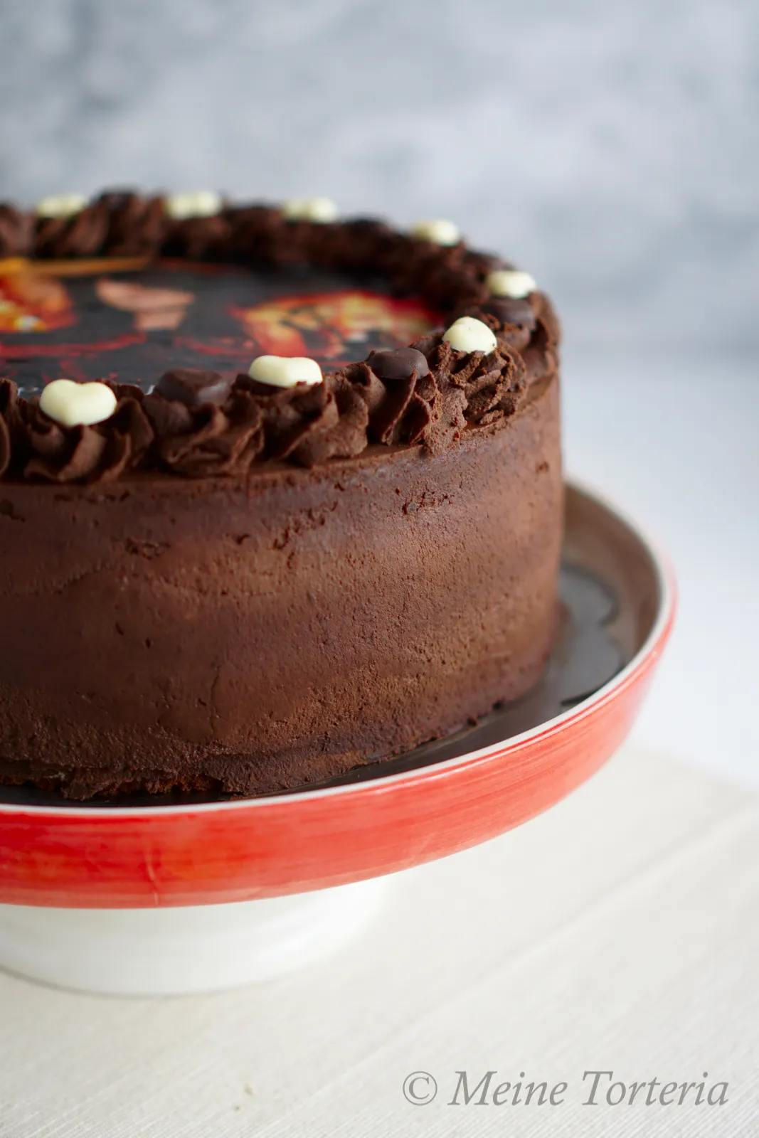 Nahaufnahme von gestapelten Kuchenböden mit Creme