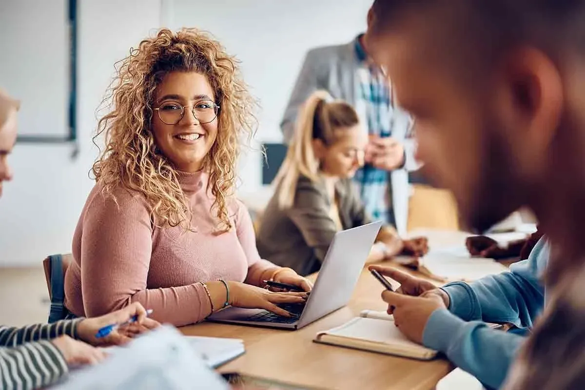 Networking und Zusammenarbeit bei Viona Weiterbildungen