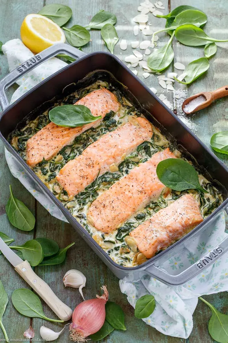 Ofenlachs auf Spinat mit Mandeln