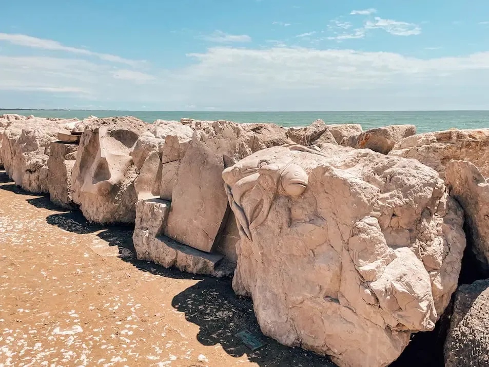 Panoramablick auf die Küste von Caorle, ideal für einen erholsamen Badeurlaub