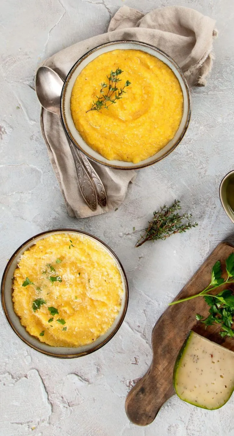 Polenta im Kochtopf.