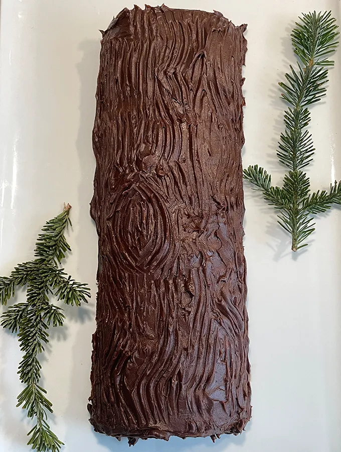 Rehrücken Bûche de Noël fertig dekoriert