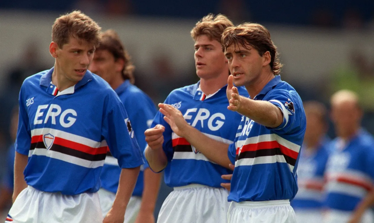 Roberto Mancini feiert einen Treffer im Trikot von Sampdoria, ein Symbol für die goldenen Jahre des Vereins