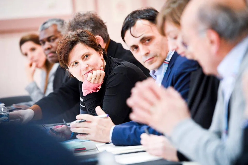 Roxana Maracineanu als französische Sportministerin im Dialog