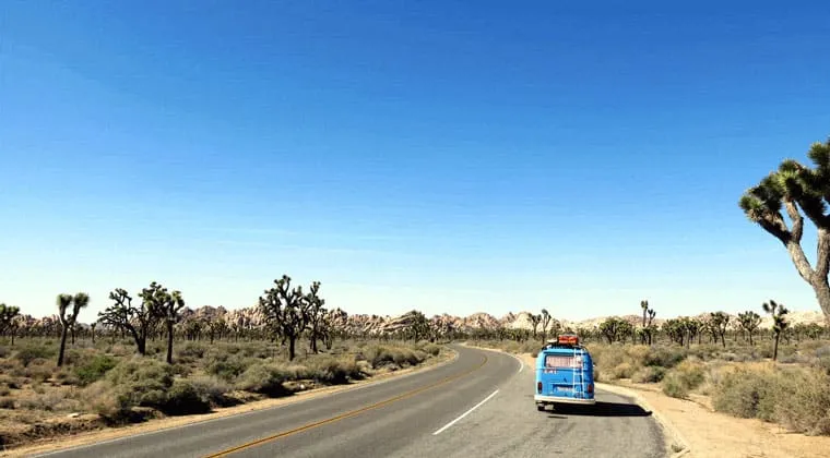 Rundreise mit dem Auto im Herbst