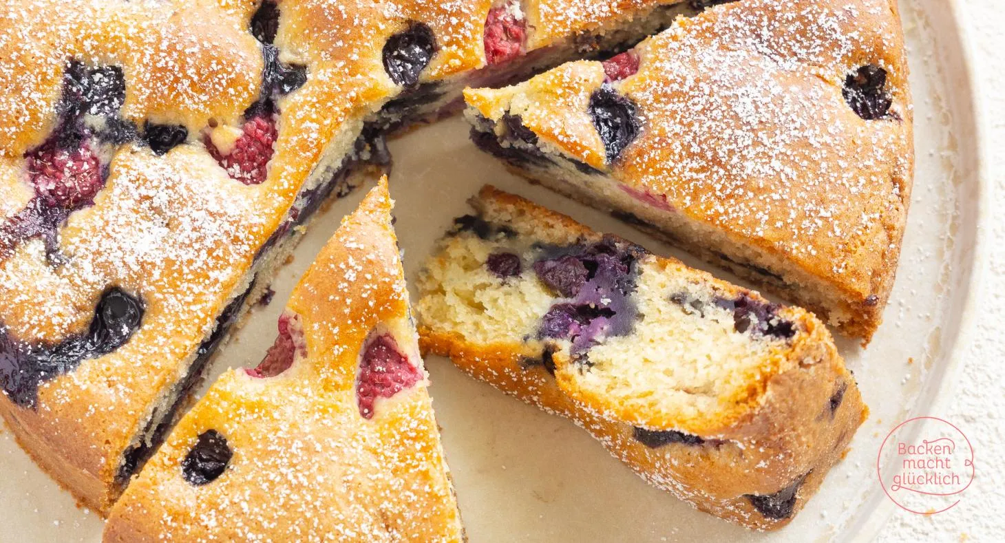 Saftiger veganer Beerenkuchen, einfach und schnell zubereitet