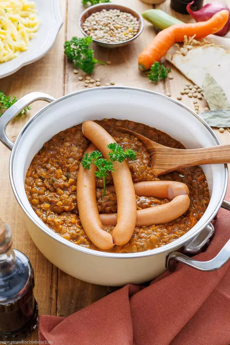 Saitenwürstchen können direkt in den Linsen erwärmt werden, für maximalen Geschmack und Komfort
