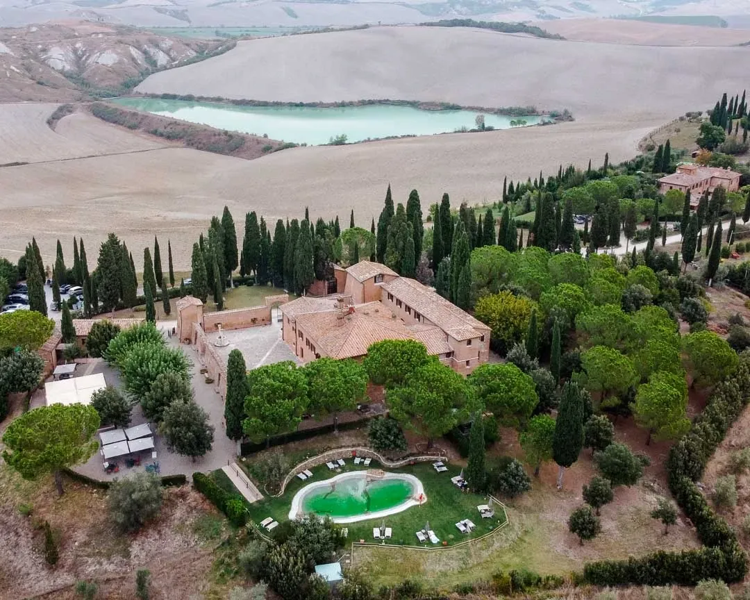 Sanfte Hügel und Zypressenalleen in der malerischen Toskana