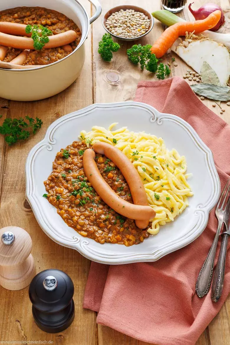 Schwäbische Linsen mit Spätzle: Ein traditionelles Familiengericht, das Herz und Seele wärmt