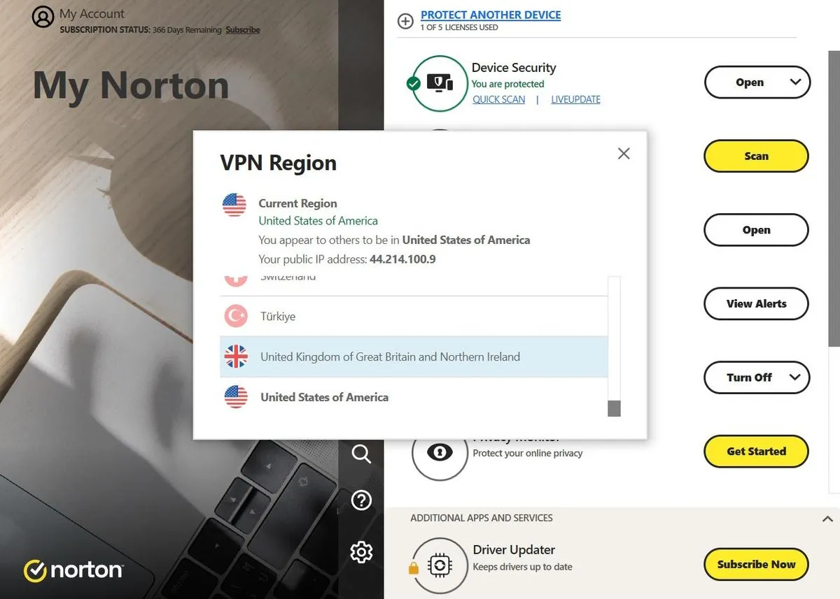 Screenshot der Norton 360 Deluxe App mit verschiedenen Sicherheits- und Datenschutzfunktionen
