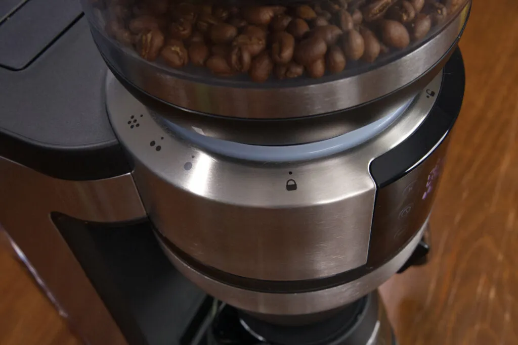 Severin Filka Filterkaffeemaschine mit integriertem Mahlwerk und variablen Mahlgradeinstellungen