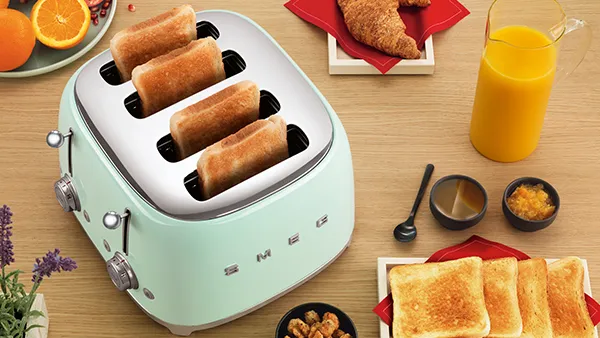 SMEG 4-Schlitz-Toaster in beruhigendem Pastellgrün