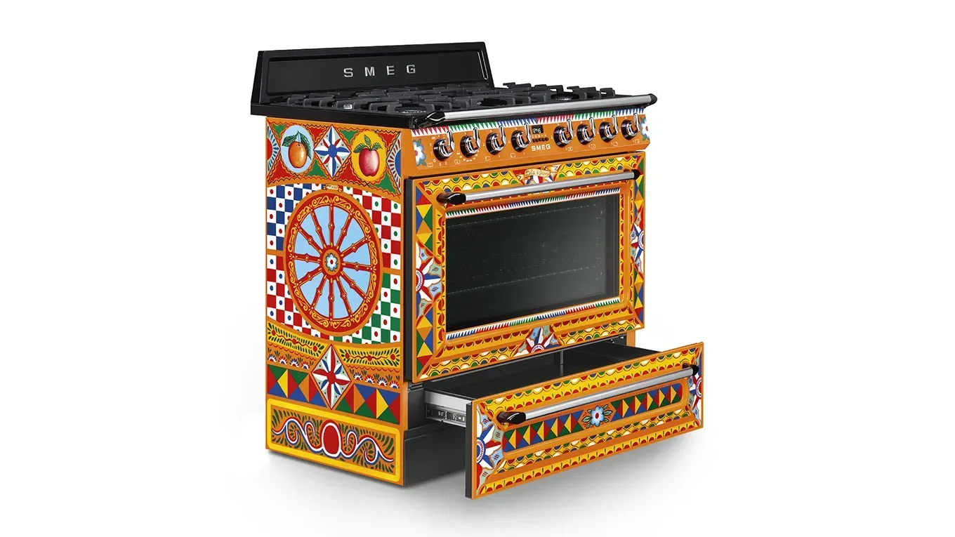 Smeg Divina Cucina Gas-Standherd Victoria mit farbenfrohem Carretto-Muster