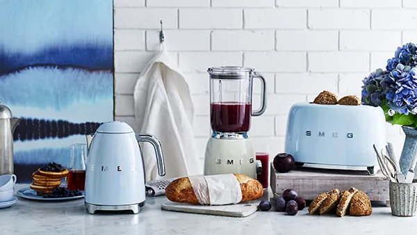 SMEG Küchengeräte Set in Pastellblau für eine frische Optik