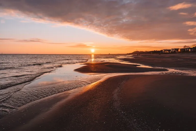Sonnenaufgang am Kaiserstrand der Ostsee in Bansin