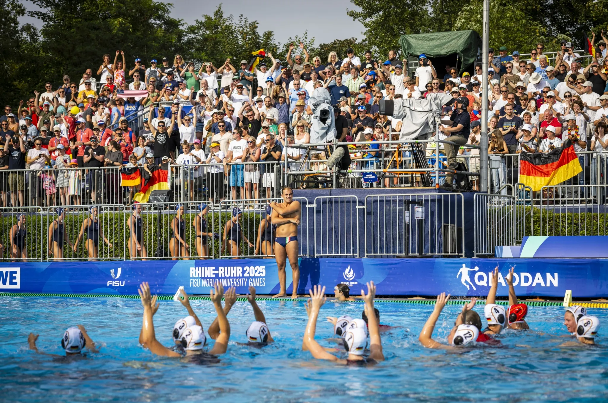 Spannende Wasserball-Action während der Spiele