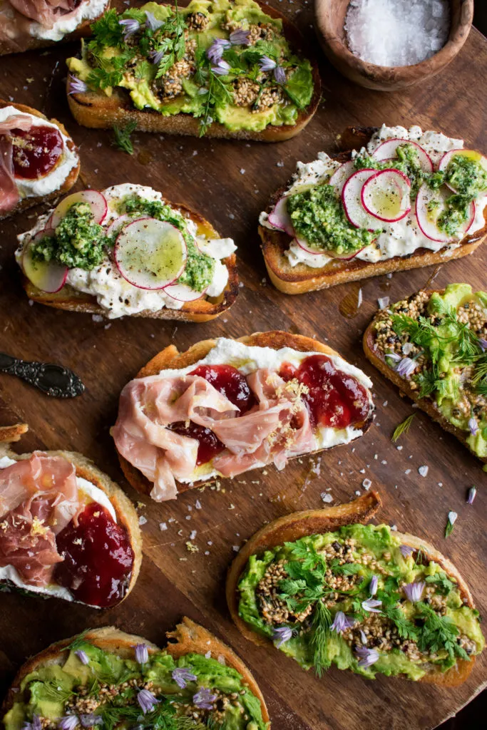Spring Toast mit Ricotta und Erdbeermarmelade