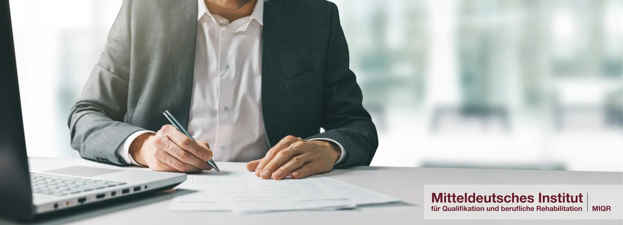 Symbolbild für einen Bildungsgutschein oder staatliche Weiterbildungsförderung