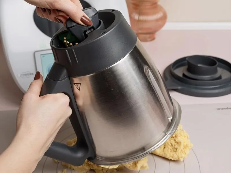 TeigTwister V2 erleichtert die Entnahme von Teig aus dem Thermomix® Mixtopf