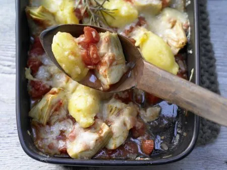Überbackene Gnocchi alla Romana mit Artischocken und Tomaten, eine herzhafte Interpretation des Klassikers