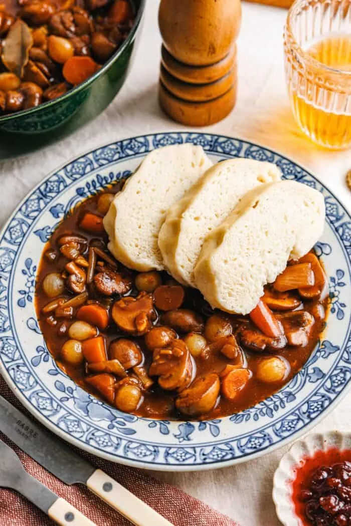 Vegane böhmische Knödel, perfekt für Saucen