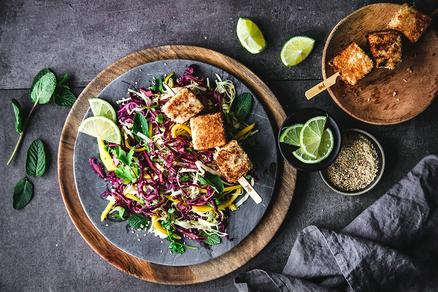 Veganer Rotkohlsalat mit Kokos-Tofu