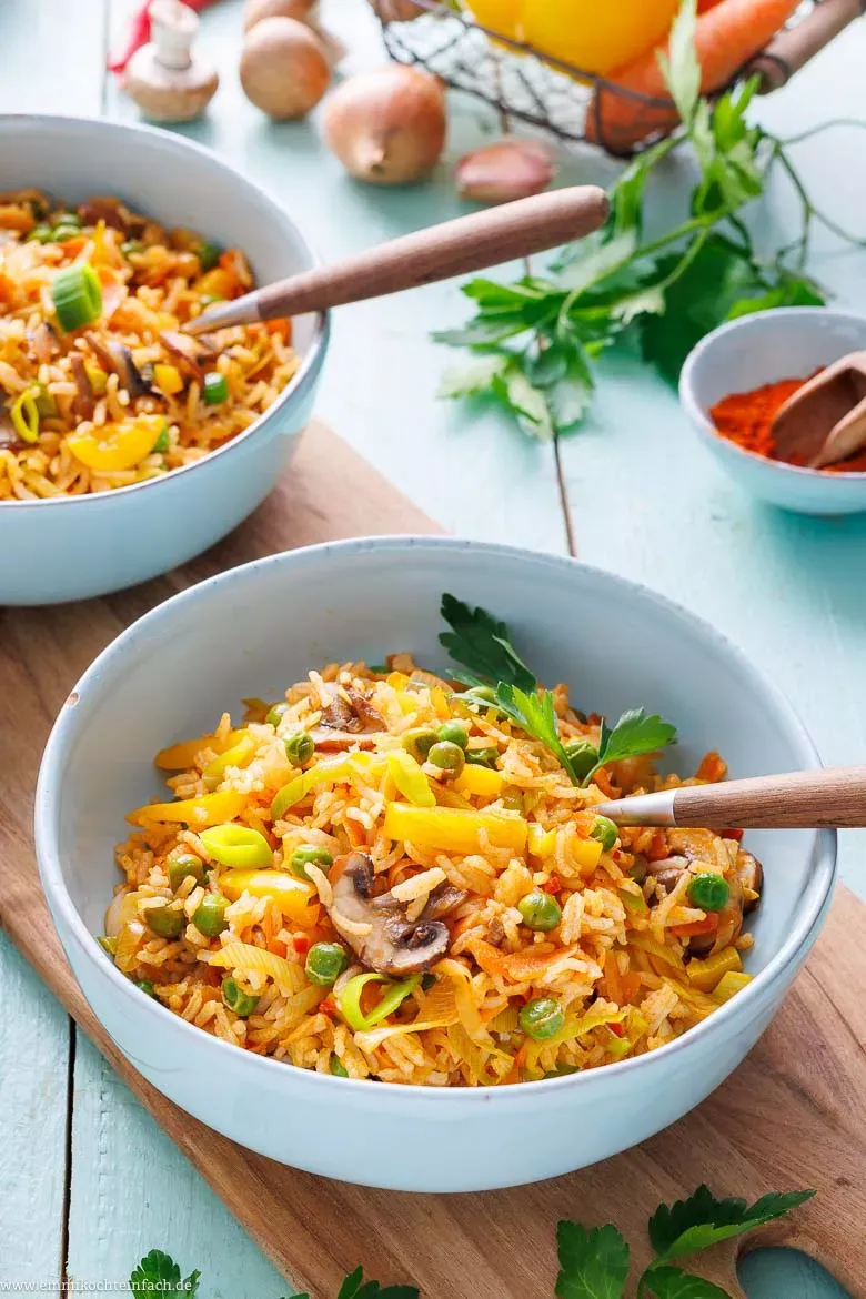 Vegetarische Reispfanne, farbenfroh und frisch zubereitet