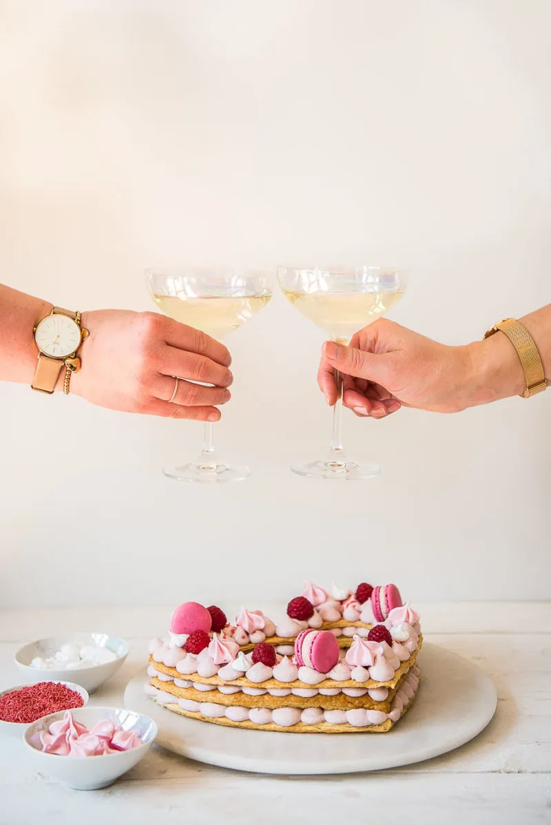 Verschiedene Formen von Baiser-Tuffs, die zur Dekoration verwendet werden können.