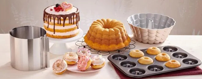 Vielfältige Dr. Oetker Backformen für Kuchen und Brot in der Küche