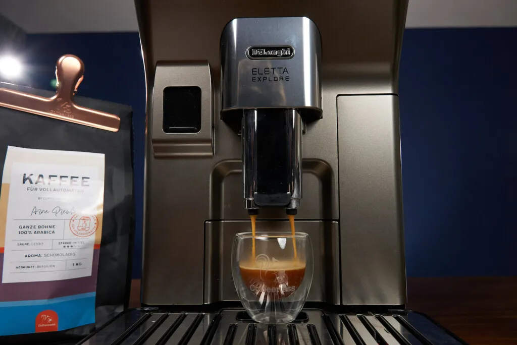 Zubereitung eines Espresso mit dem DeLonghi Eletta Explore und Coffeeness Signature Blend