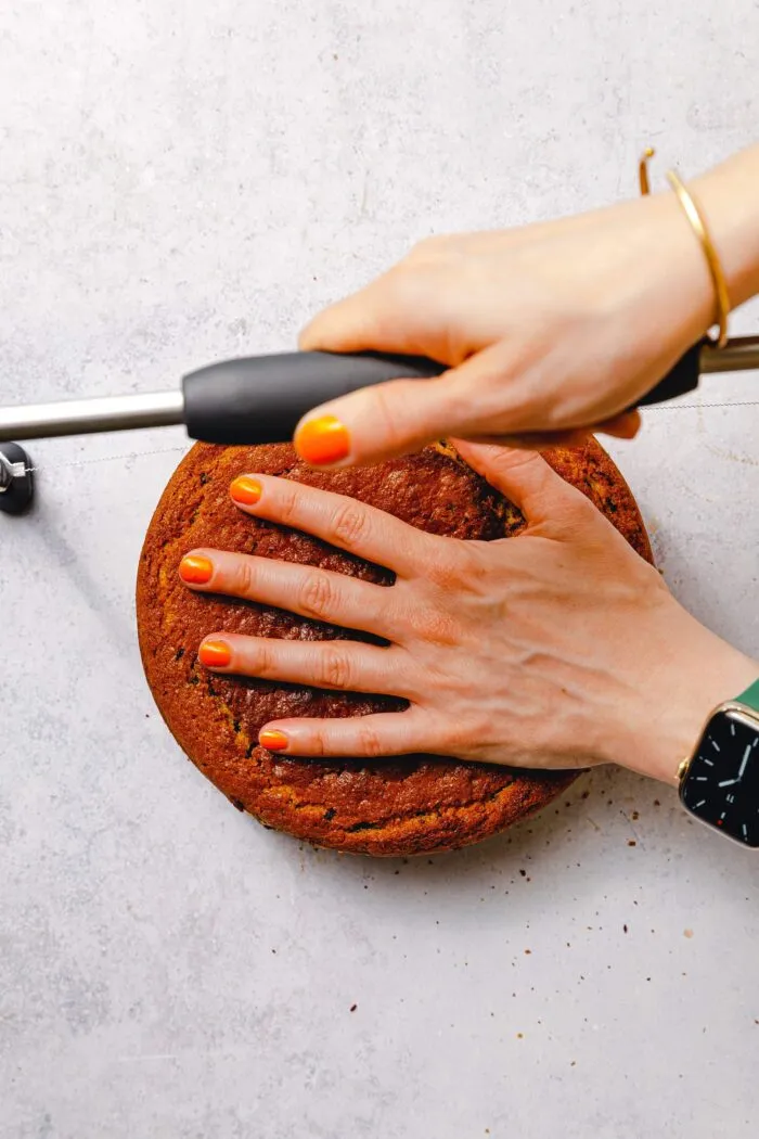 Biskuitboden durchschneiden