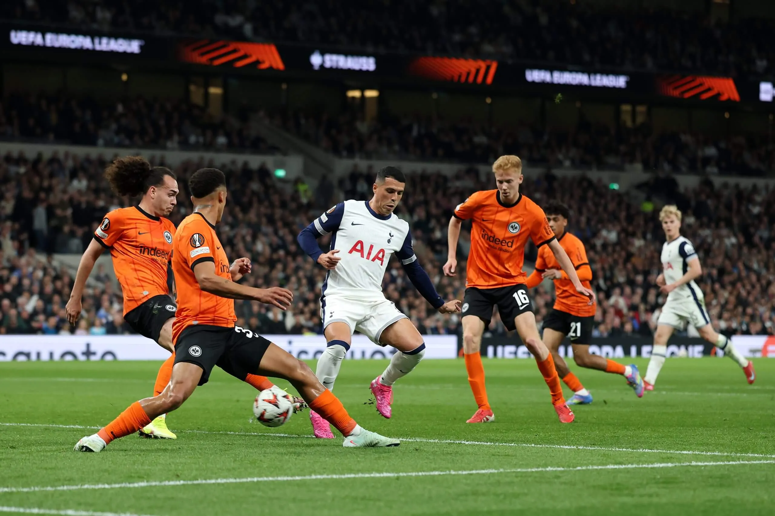 Pedro Porro erzielt den Ausgleichstreffer für Tottenham per Hacke