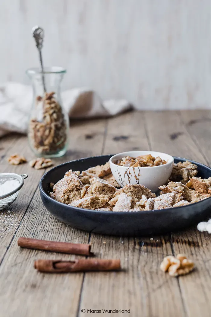 Rezept für glutenfreien und gesunden Kaiserschmarren mit Apfelkompott. Schnell und einfach gemacht. Super Snack, Frühstück oder Dessert.