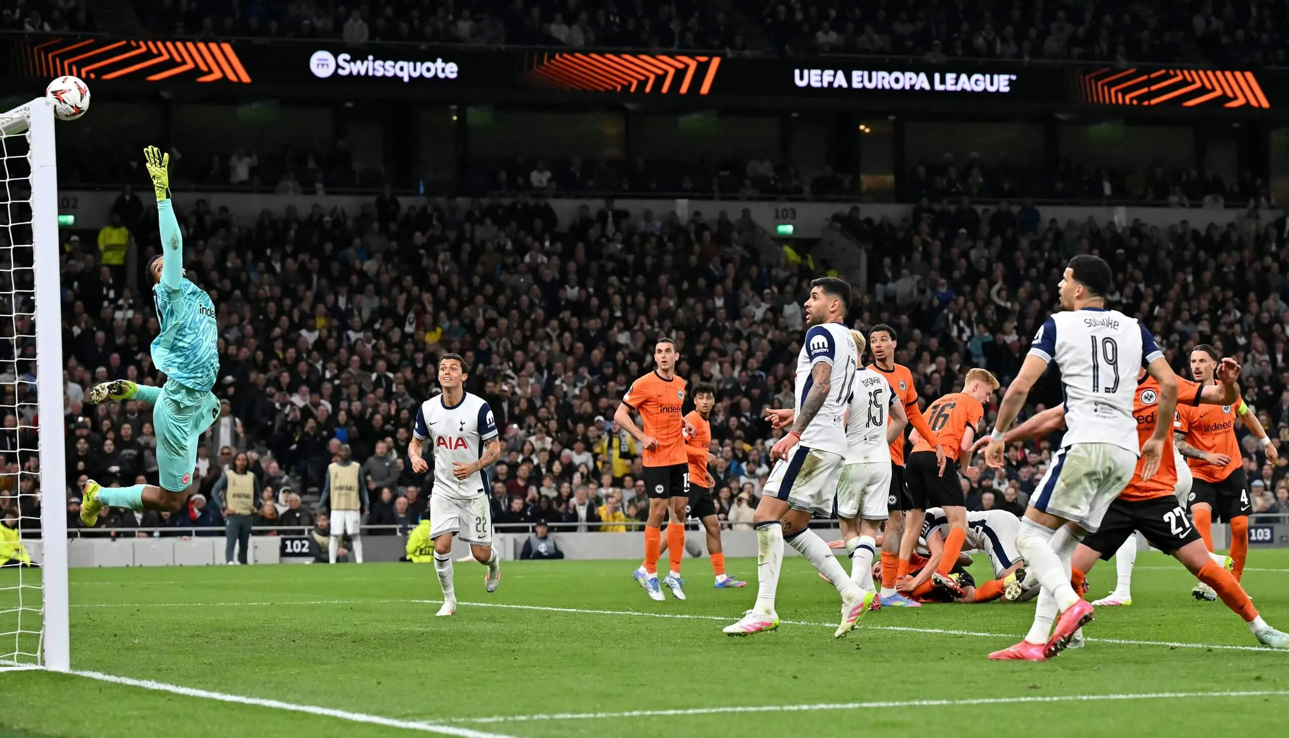 Rodrigo Bentancur trifft die Latte
