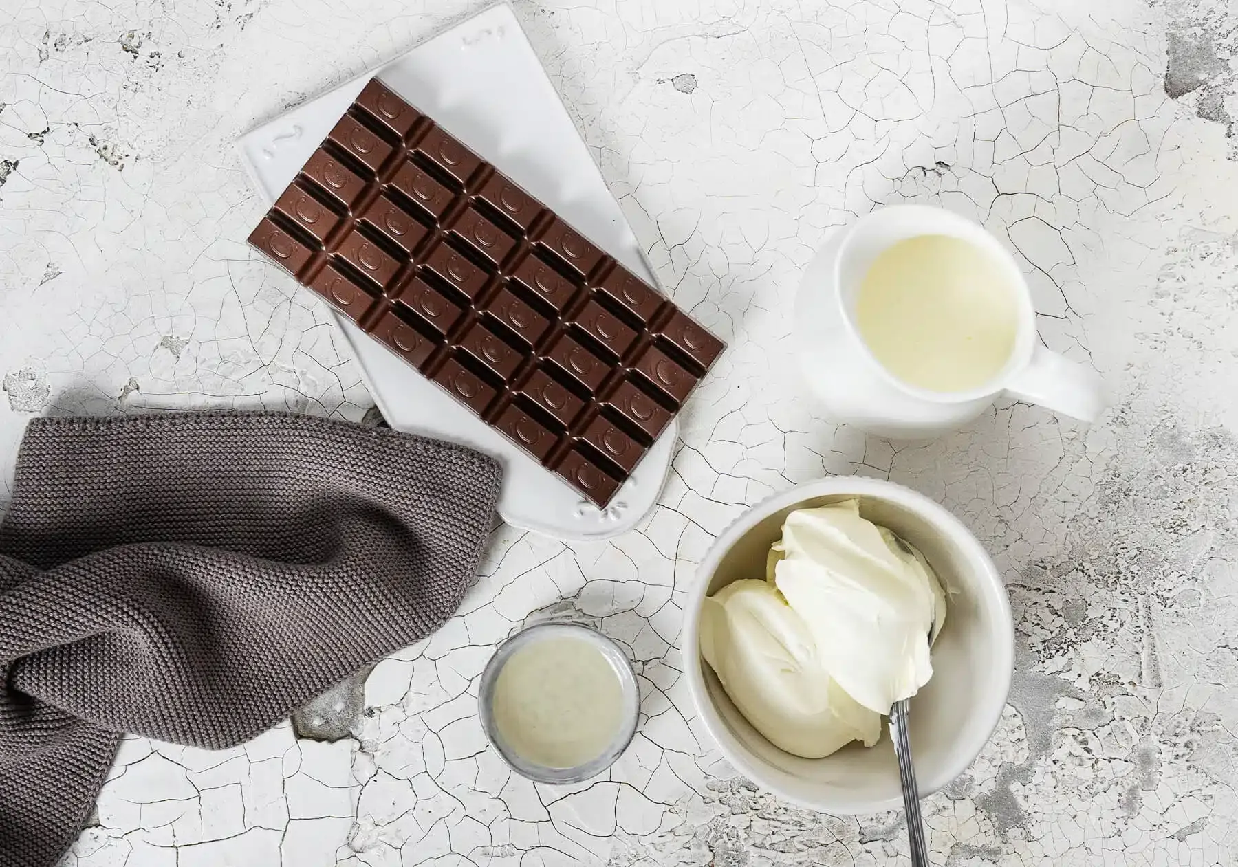 Schokolade schmelzen in Sahne