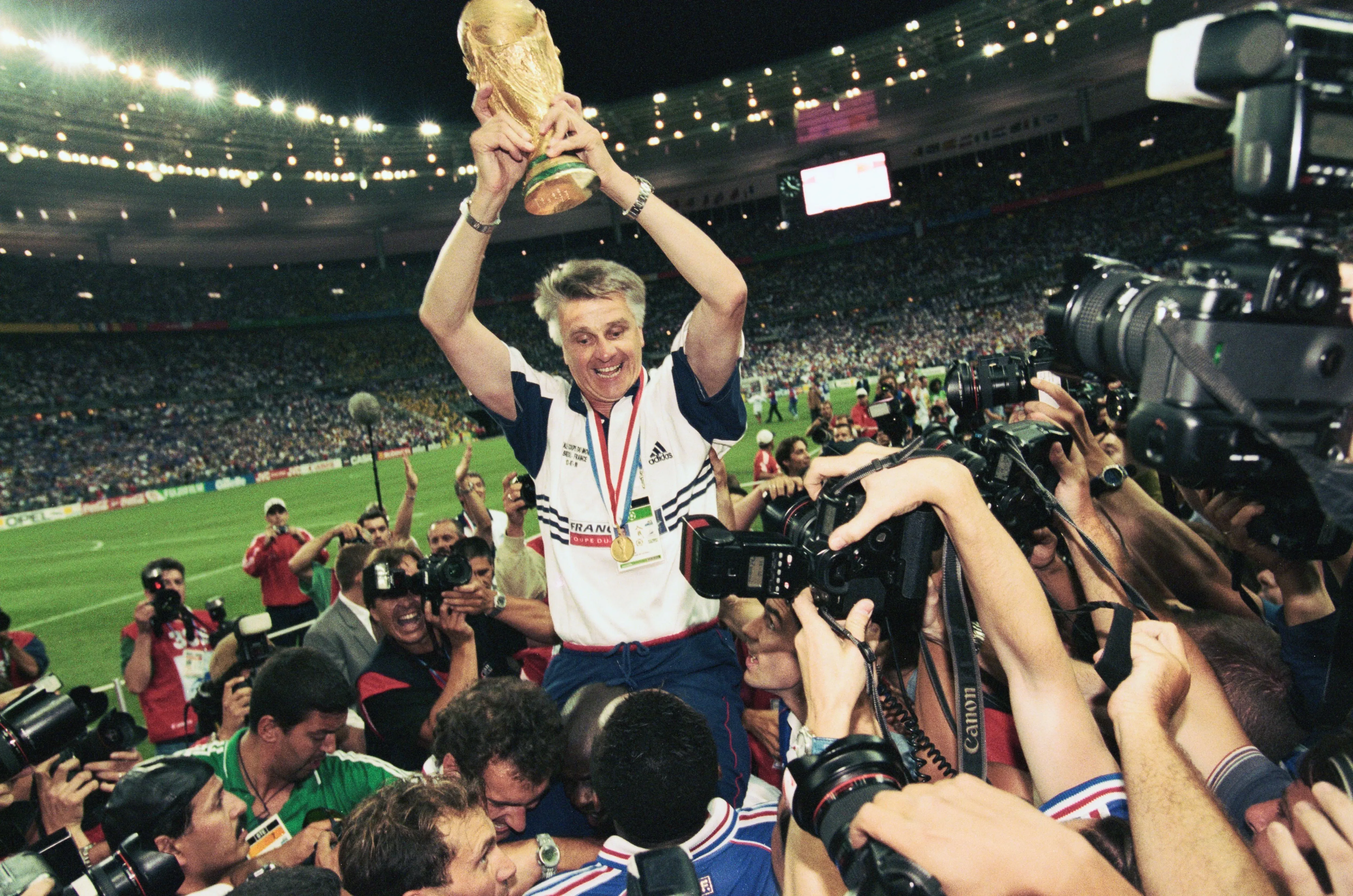 Trainer Aimé Jacquet mit der Weltmeistermannschaft von 1998