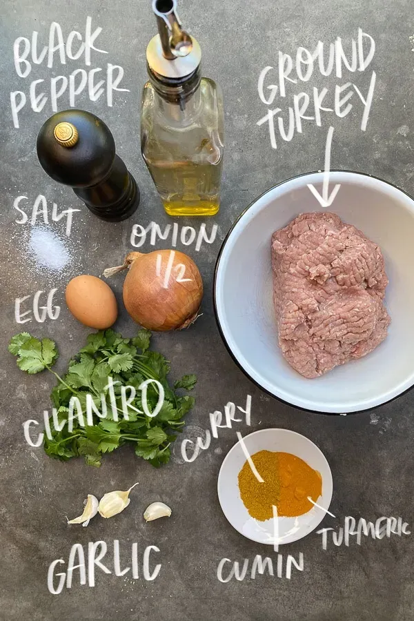Alle Zutaten für die Putenburger in einer Schüssel