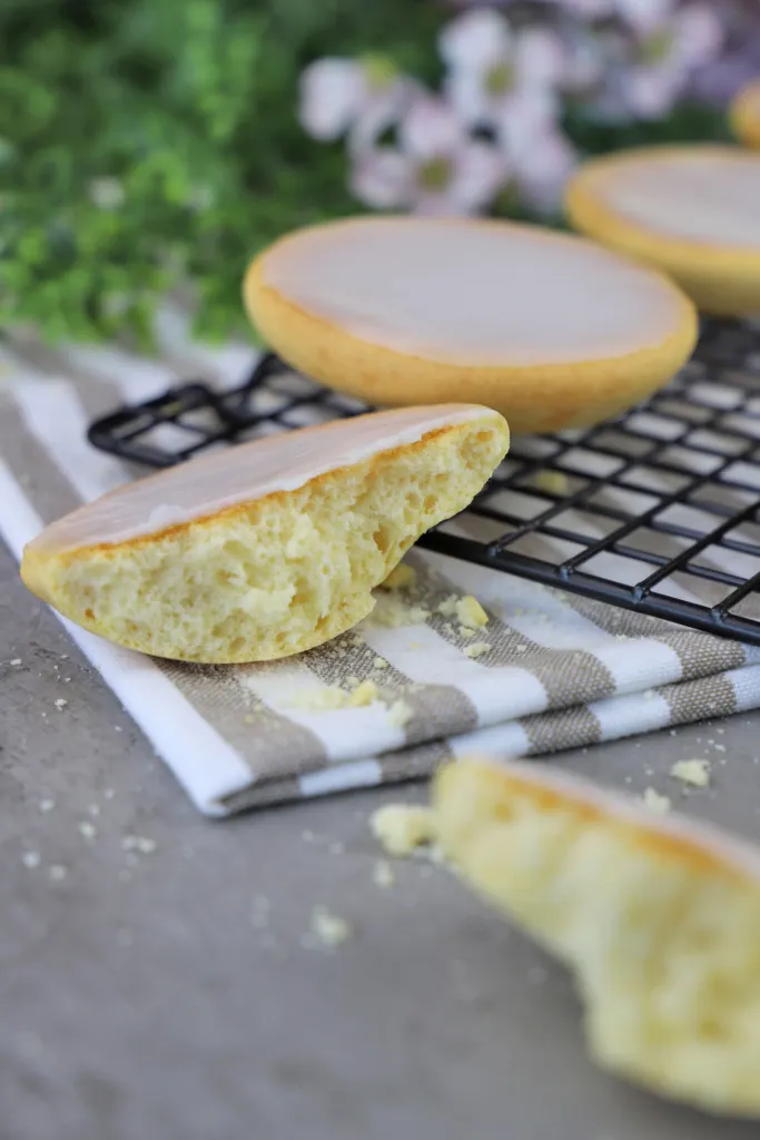 Amerikaner-Gebäck mit Zuckerguss