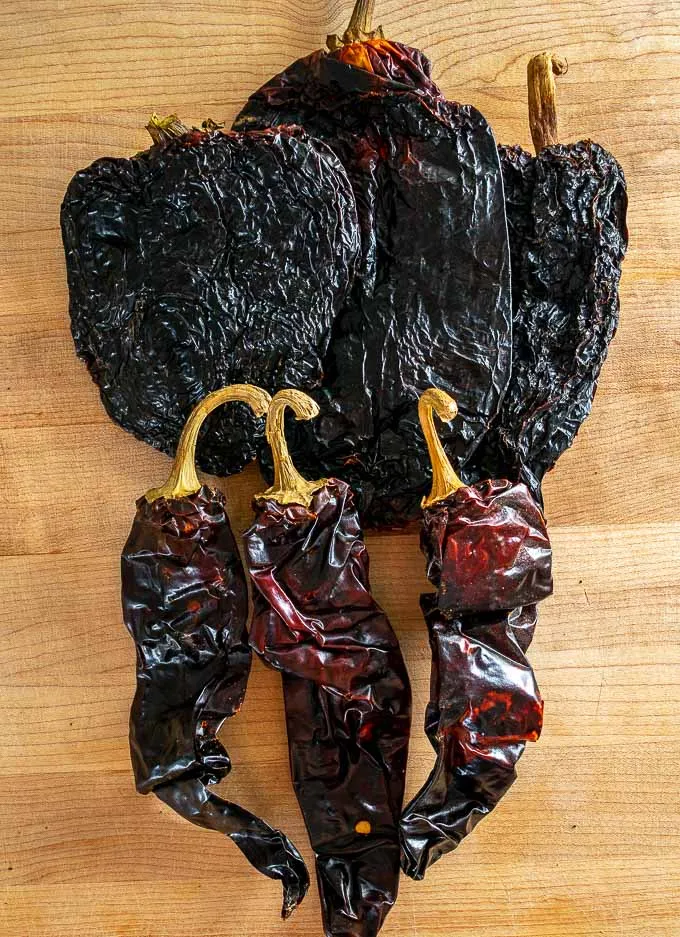 Ancho und Guajillo getrocknete Chilis für Chili con Carne