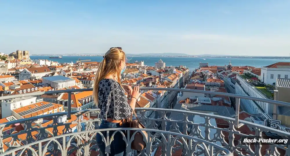Aussichtsplattform Elevador de Santa Justa, der direkte Zugang von oben ist einer meiner Lissabon Geheimtipps.