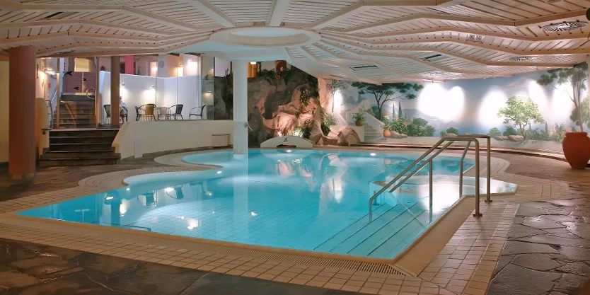 Beheizter Pool in der Corbie Therme des Ringhotels Niedersachsen