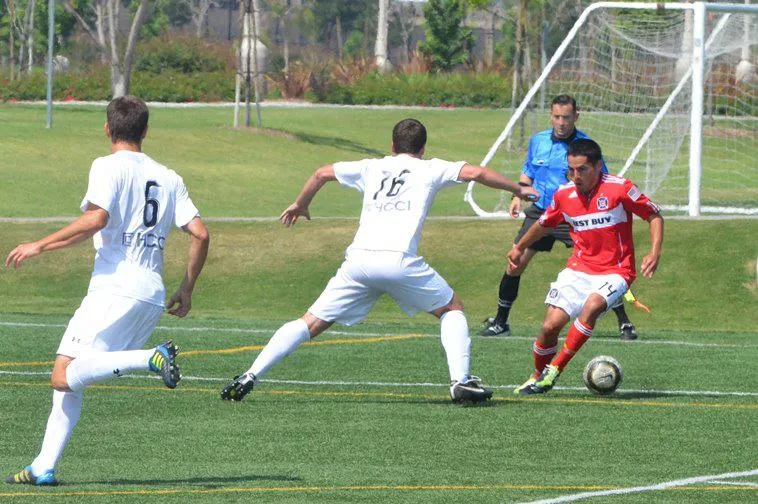 Cal FC in roten Trikots gegen PSA Elite im Finale des USASA Region IV Turniers 2012